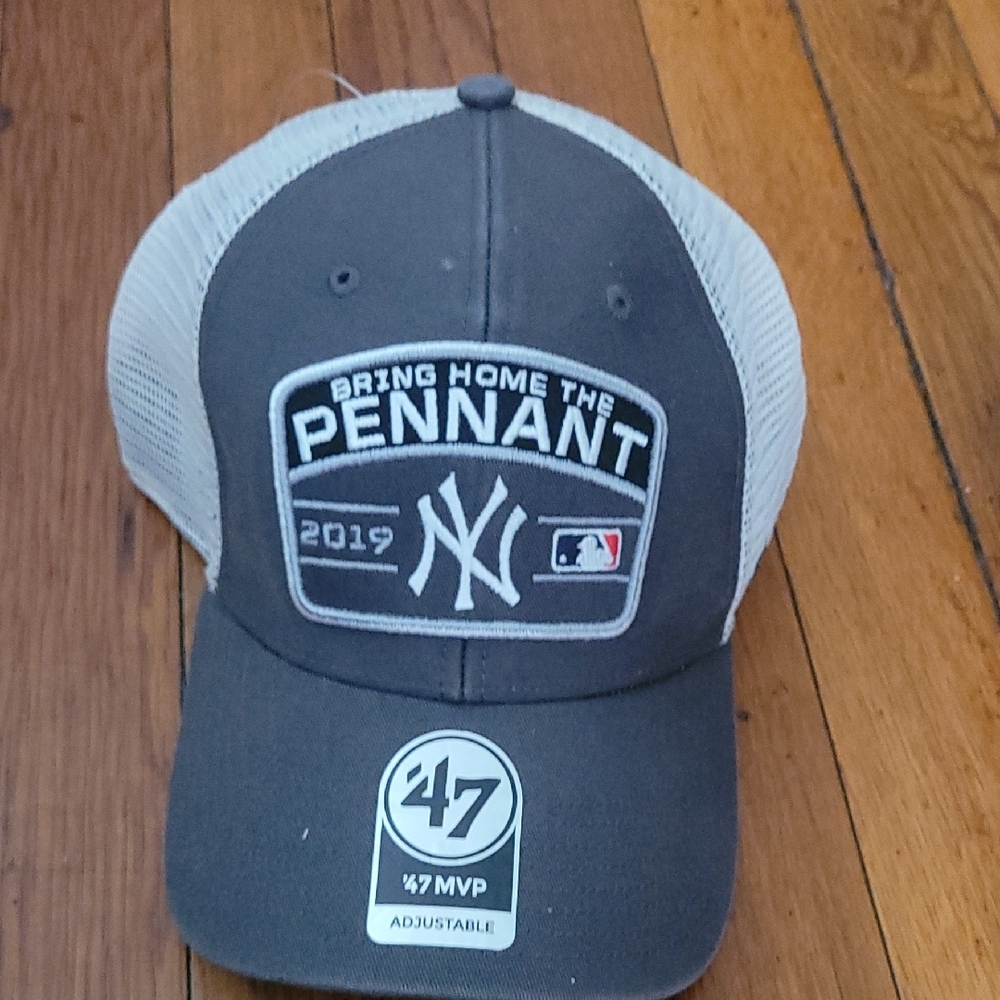 NY YANKEES  Gray and White '47 MVP Baseball Cap